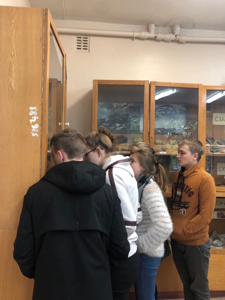 Посещение минералогического музея группой 18ФХ1